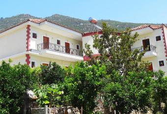 Kapougiati Studios has Balcony rooms