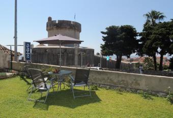 Apartment and Room Kapelica allows 18 year olds to book a room