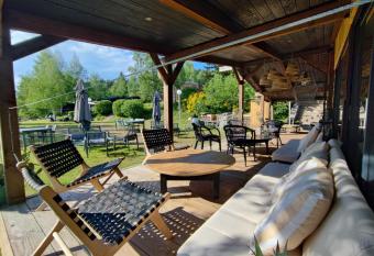 Les Chalets Du Goulet has Balcony rooms