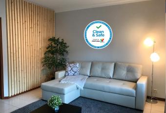 Casa de Lencastre allows 18 year olds to book a room