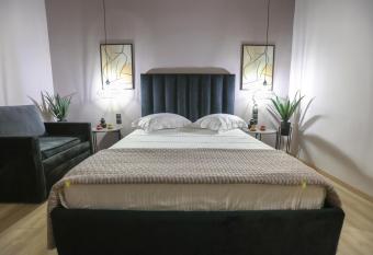 Eleni Zirganou Studios & Apartments allows 18 year olds to book a room