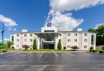 Motel 6 Bristol Va has Smoking rooms