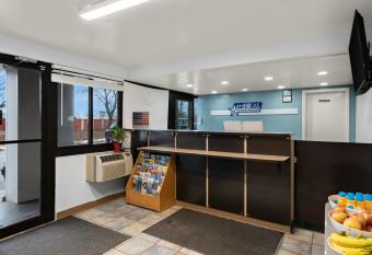 Americas Best Value Inn Bangor allows 18 year olds to book a room