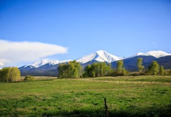 Hillside Colorado Cottages has Balcony rooms