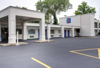 Motel 6 Richfield Oh has Smoking rooms