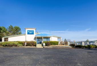 Red Roof Inn Wytheville has Smoking rooms