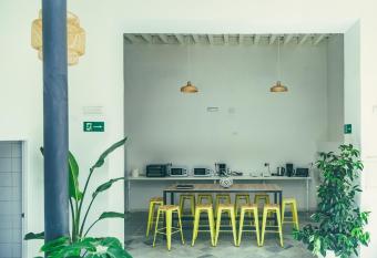 South Hostel C  diz - Service Center allows 18 year olds to book a room