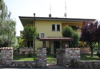 appartamento EliGio  allows 18 year olds to book a room