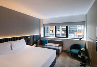 Novotel Sydney City Centre has Balcony rooms