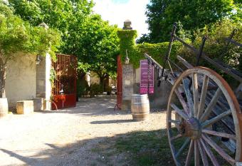 Chateau Le Vergel Authenac allows 18 year olds to book a room