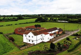 Deighton Lodge has Balcony rooms