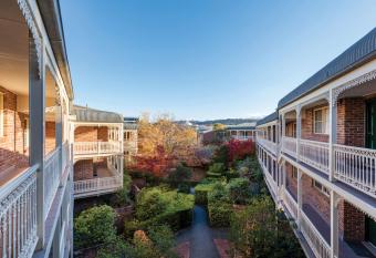 Adina Serviced Apartments Canberra Kingston has Balcony rooms