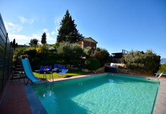 La Valle di Anna allows 18 year olds to book a room