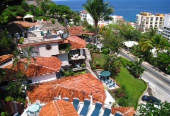 Casa Anita allows 18 year olds to book a room