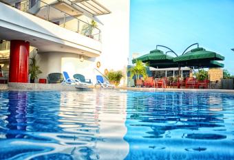 Hotel Atrium Plaza allows 18 year olds to book a room