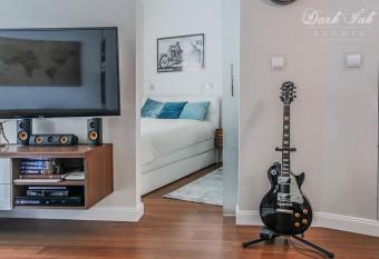 Business Apartments EUROPA22 WARSAW AirPort LOTnisko PREMIUM Wysoka Jako     QUALITY OTWARTY dla go  ci Biznesowych niemasowo     izolatorium BON TURYSTYCZNY Sterylne warunki Kwarantanna b  d   biurowa praca zdalna has Balcony rooms