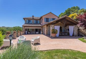 Casale Dalmanuta has Balcony rooms