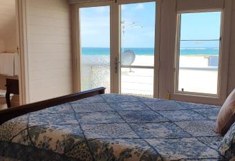 Apollo Bay Guest House has Balcony rooms
