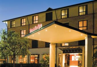 Mercure Brisbane Garden City allows 18 year olds to book a room