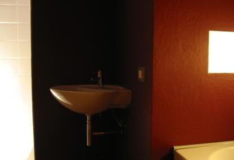 Fienile FICO Fiera has rooms with a private hot tub