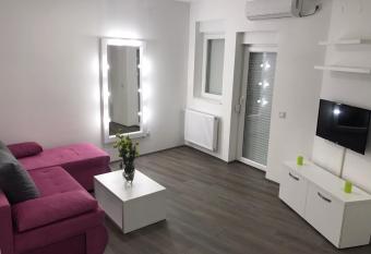 La Apartamento has Balcony rooms