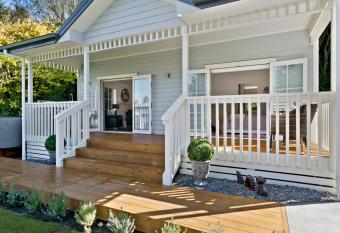 The Retreat Luxury Garden Villa has Balcony rooms