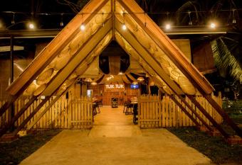 Tuk Tuk Boutique Hotel has Balcony rooms