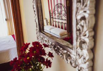 Hotel Col  n has Balcony rooms