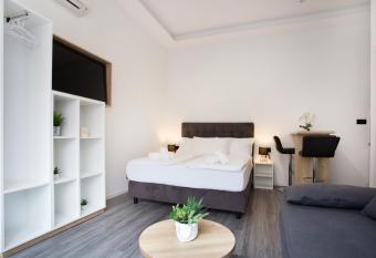 SENZACIJA apartments allows 18 year olds to book a room
