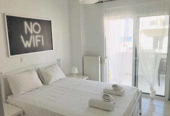 Korona beach apartments-sea view suite allows 18 year olds to book a room