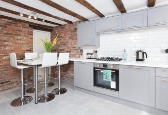 The Mount Hideaway with Hot Tub allows 18 year olds to book a room