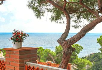 Allegroitalia Elba Capo d Arco allows 18 year olds to book a room