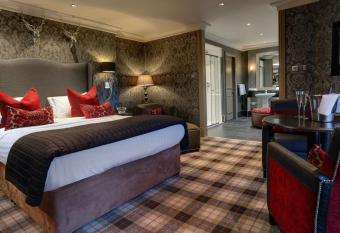 Best Western Eglinton Arms Hotel allows 18 year olds to book a room