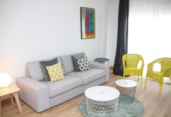 Apartamento Limon Murcia allows 18 year olds to book a room