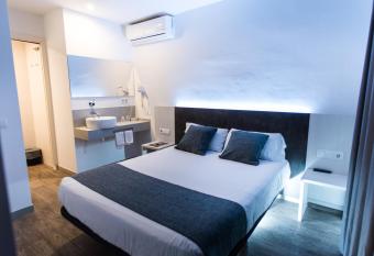 Hostal Ribas allows 18 year olds to book a room