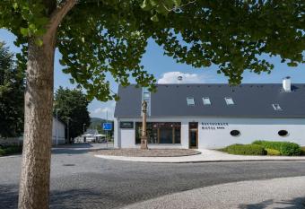 Hotel Pansk   Zahrada allows 18 year olds to book a room