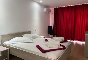 Vila Ana Trident Costinesti allows 18 year olds to book a room