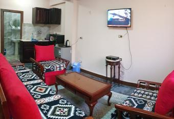 Caesar House has Balcony rooms