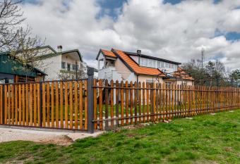 Frile Apartments has Smoking/Balcony rooms