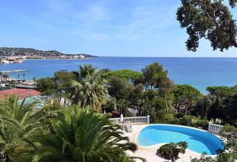 Lou Trelus allows 18 year olds to book a room