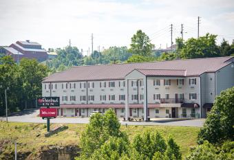 Rosebud Inn allows 18 year olds to book a room