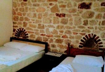 Altin skrapari guesthouse has Balcony rooms