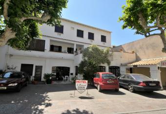 Le Preconil allows 18 year olds to book a room