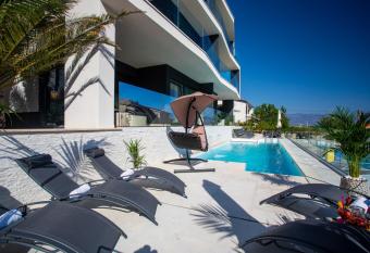 Villa Valis has Balcony rooms