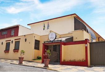 Hotel Village Campinas allows 18 year olds to book a room