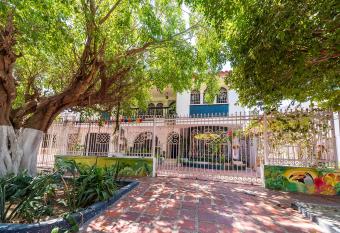 Hostal Casa Tropicalia allows 18 year olds to book a room