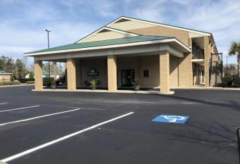 Days Inn by Wyndham Cape Carteret near Emerald Isle has Balcony rooms