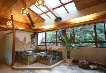 Chief Villa Hot Spring Resort allows 18 year olds to book a room