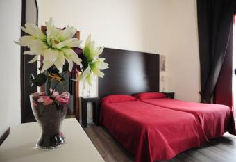 Hospederia Marqu  s has Balcony rooms