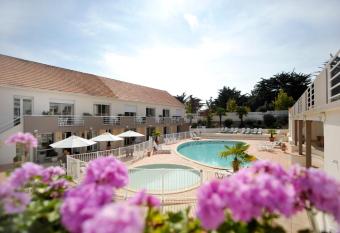 R  sid Azur has Balcony rooms